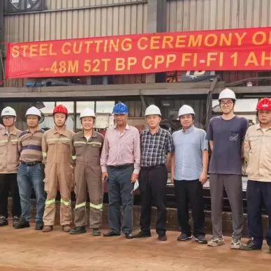 The steel cutting ceremony for our new 48-meter, 52-ton bollard pull Fi-Fi 1 AHT vessel was successfully held, marking a key milestone in the vessel’s construction timeline.